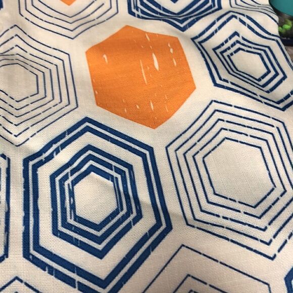 Designart Retro Hexagon Pattern IX Mid-Century Modern Blackout Curtain 2 panels - Picture 2 of 8